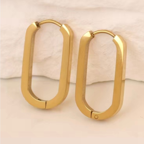 NWT 18k Gold plated modern hoop earrings - Picture 3 of 3